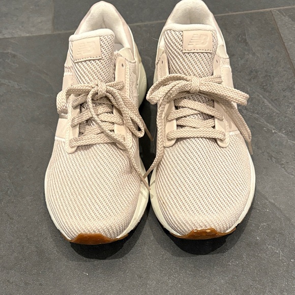 New Balance Women's Beige and White Sneakers 1440 - Picture 2 of 8